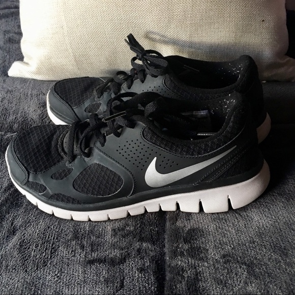 Nike free black sneakers shoes 7 1/2 - Picture 3 of 4